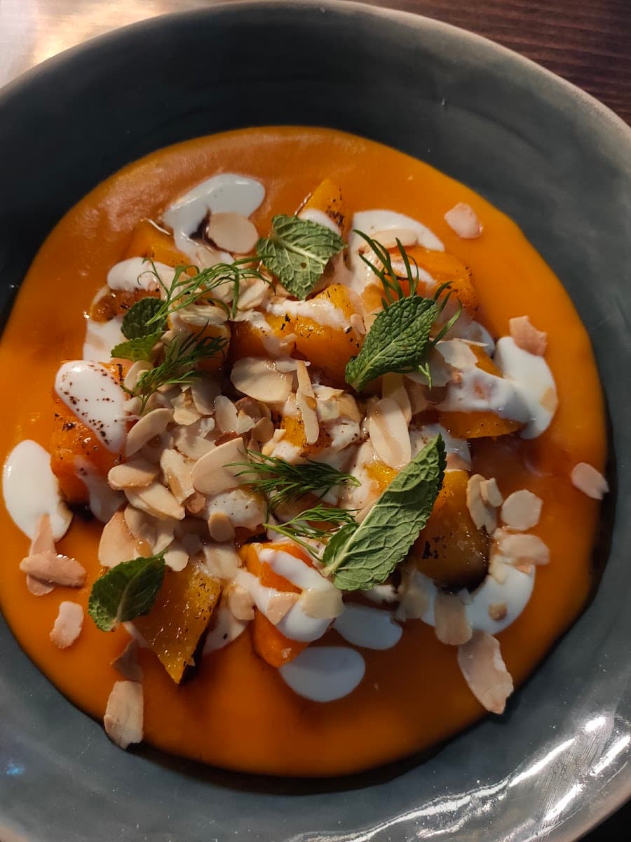 Kadeh Meze Wine Bar