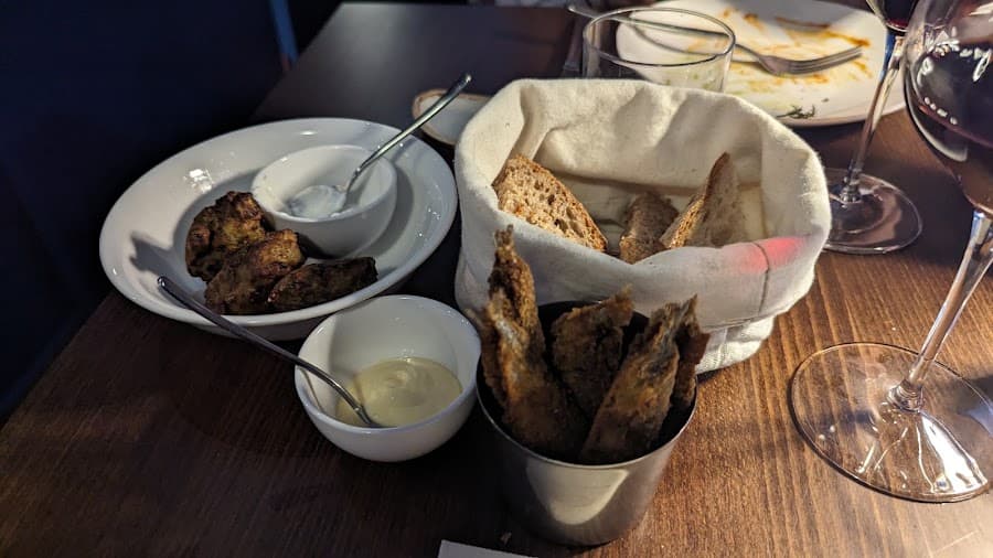 Kadeh Meze Wine Bar 4